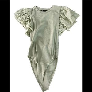 Puffy sleeves body suit